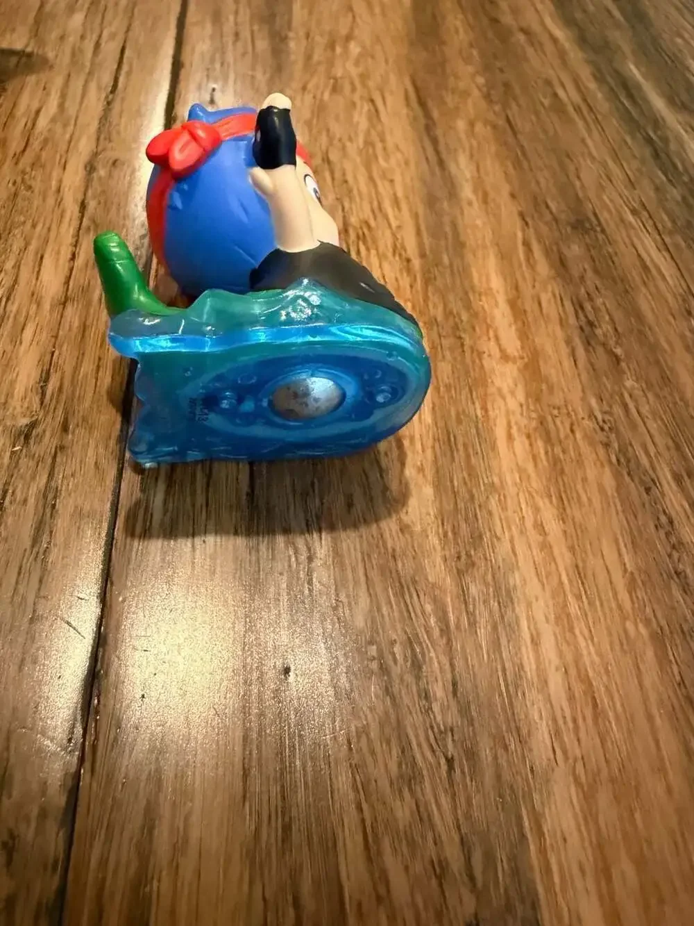 Fisher-Price Bubble Guppies Gil Rock and Roll Slider Figure